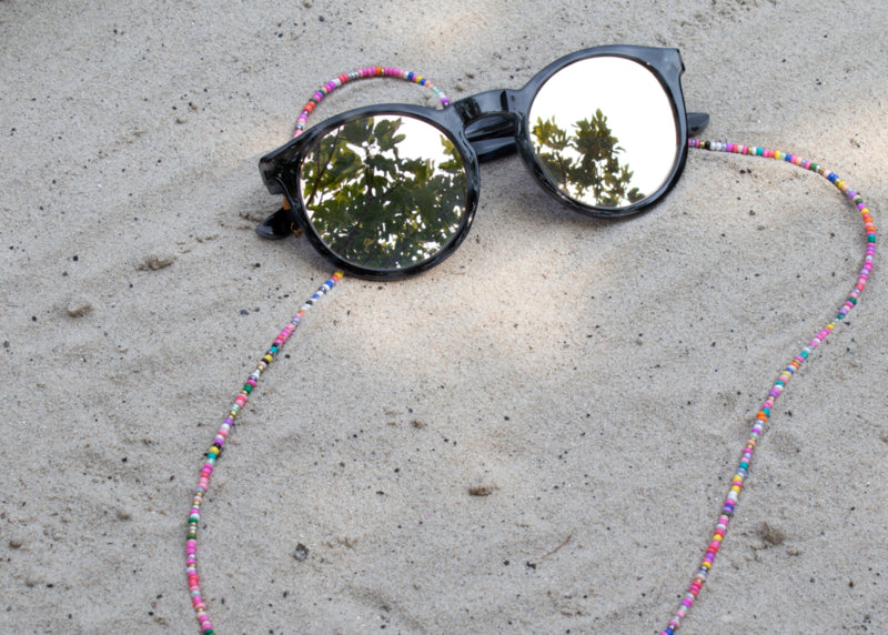 Spalvota virvelė akiniams iš karoliukų "Mykonos"