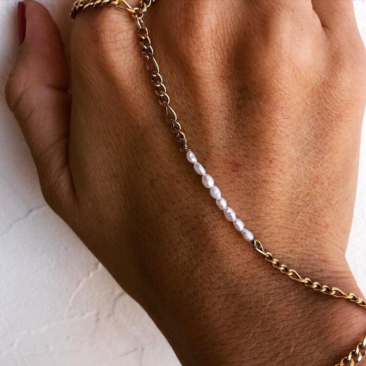 Rankos papuošalas, grandinėlė pirštui ir riešui "Pearls forever"