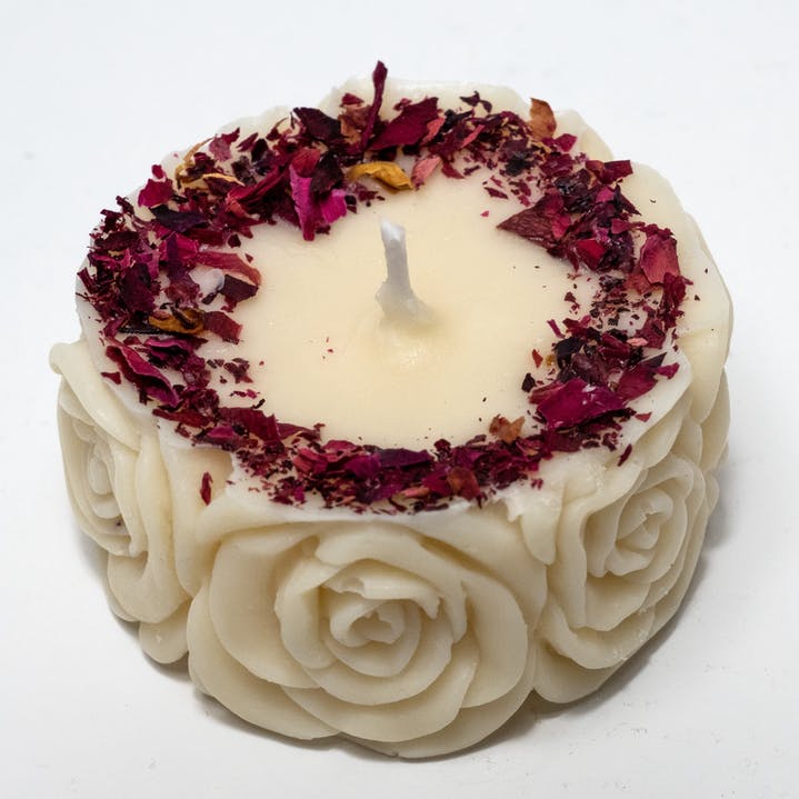 Sojų vaško žvakė su gėlių žiedlapiais "ROŽĖ" - Rosé Moon